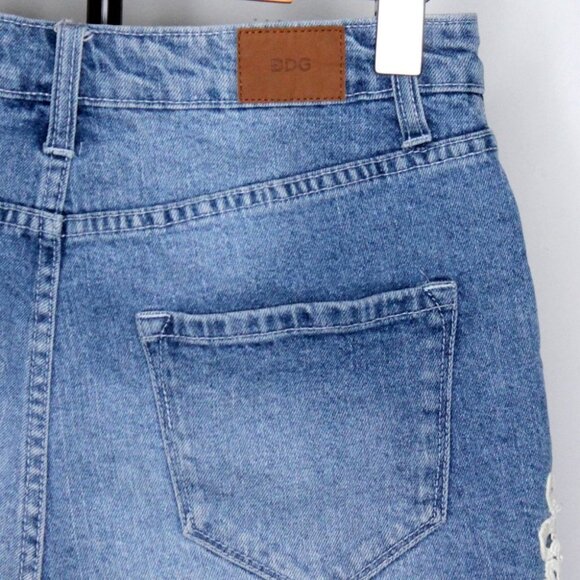 BDG High Rise Erin 5 Pocket Shortie Light Blue Denim Shorts Size 27w - Picture 9 of 14